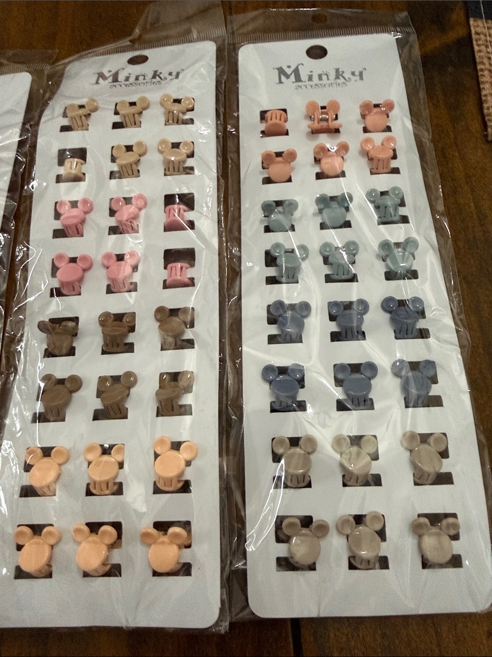 Set of 4 small Mickey Mouse hair clips - Picture 3 of 5